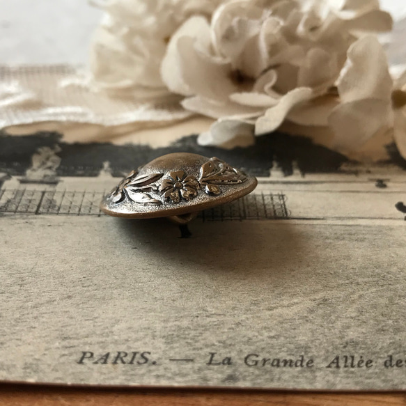 フランスのヴィンテージボタン・メタルお花ローズ 3枚目の画像