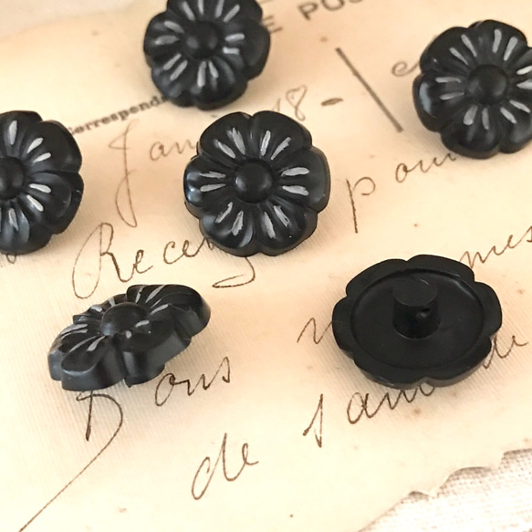 ヴィンテージボタン・黒のお花 2個セット 5枚目の画像