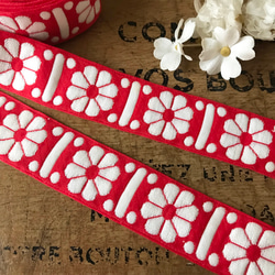 ヴィンテージ刺繍リボン・赤に白いお花 50cm 1枚目の画像