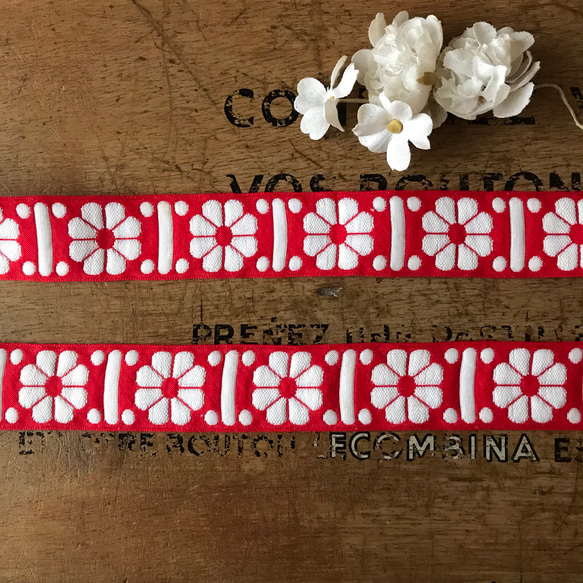 ヴィンテージ刺繍リボン・赤に白いお花 50cm 3枚目の画像