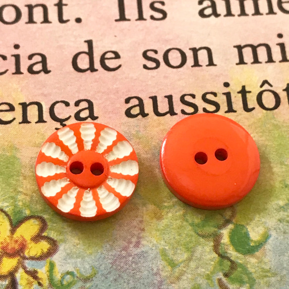 ヴィンテージボタン・オレンジに白いお花 2個セット 4枚目の画像
