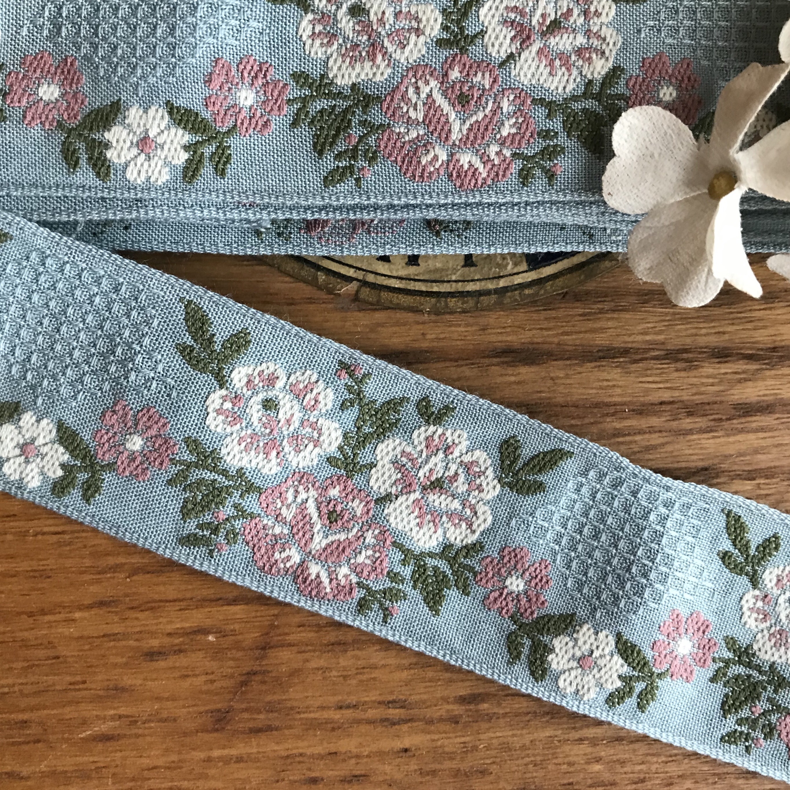 リボン刺繍オーバルフレーム　花　フランスアンティークヴィンテージ　メルスリー