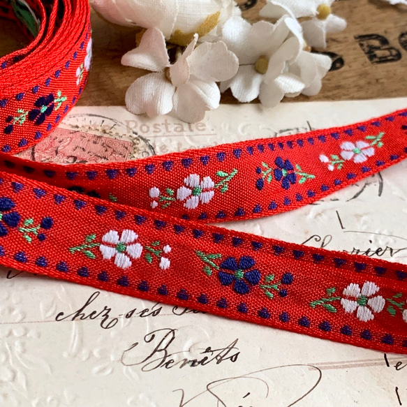 ヴィンテージ刺繍リボン・赤に白と青のお花 50cm 2枚目の画像