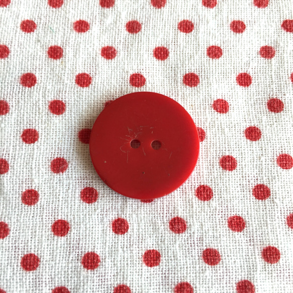フランスのヴィンテージボタン・赤にお花 3枚目の画像