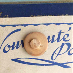 フランスのヴィンテージウッドボタン2個セット 4枚目の画像
