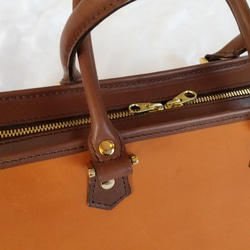【受注制作】ヌメ革のバッグ2021モデル（キャメル+こげ茶色、その他各色組み合わせ） 2枚目の画像