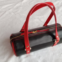 Ch様ご注文のバッグ（直径１２ｃｍ、黒＆赤色） 1枚目の画像