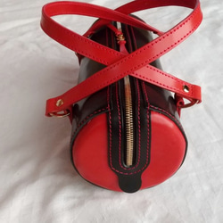 Ch様ご注文のバッグ（直径１２ｃｍ、黒＆赤色） 3枚目の画像