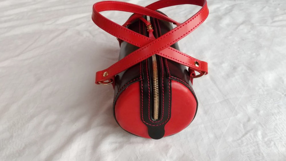 Ch様ご注文のバッグ（直径１２ｃｍ、黒＆赤色） 3枚目の画像