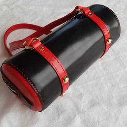 Ch様ご注文のバッグ（直径１２ｃｍ、黒＆赤色） 4枚目の画像
