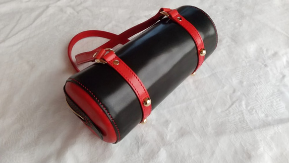 Ch様ご注文のバッグ（直径１２ｃｍ、黒＆赤色） 4枚目の画像