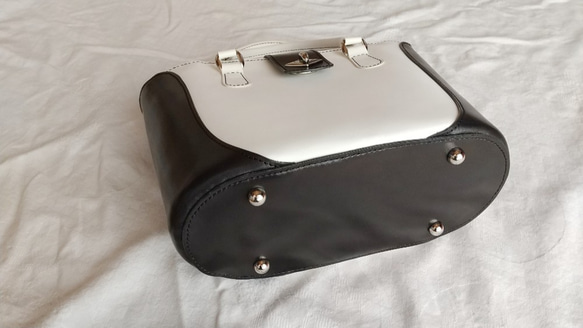 Ka様ご注文のトートバッグ（ショルダーベルト付き、白＆黒色） 5枚目の画像