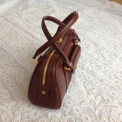 牛ヌメ革製のバッグ（こげ茶色） 2枚目の画像