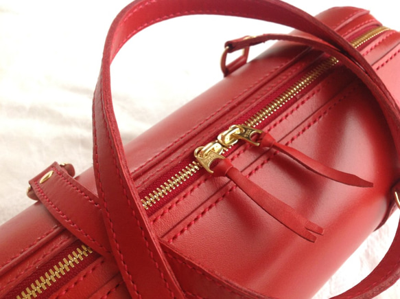 【受注制作】直径１４ｃｍヌメ革円筒バッグ（赤色　&　各種色） 3枚目の画像