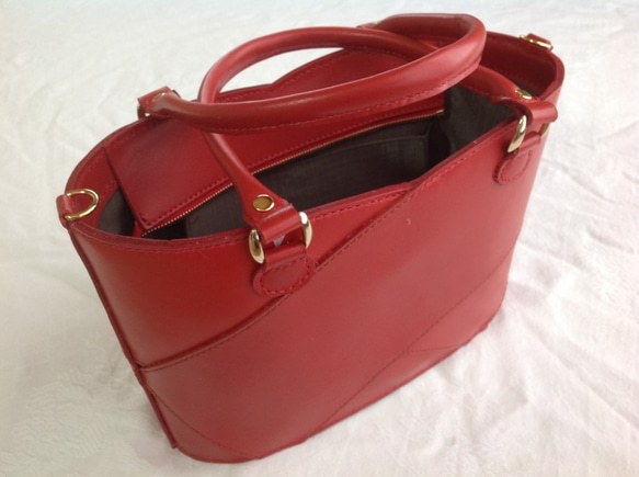 ［受注制作］ヌメ革製トートバッグ（ショルダーベルト付き・赤色・その他選択可） 2枚目の画像