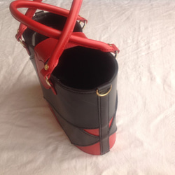 ［受注制作］ヌメ革製トートバッグ（赤&黒色・その他選択可） 3枚目の画像