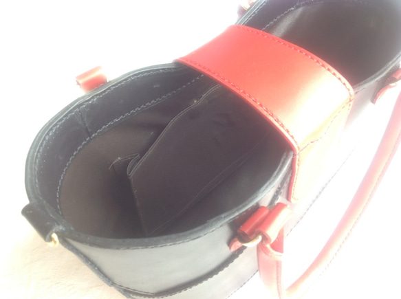 ［受注制作］ヌメ革製トートバッグ（赤&黒色・その他選択可） 5枚目の画像