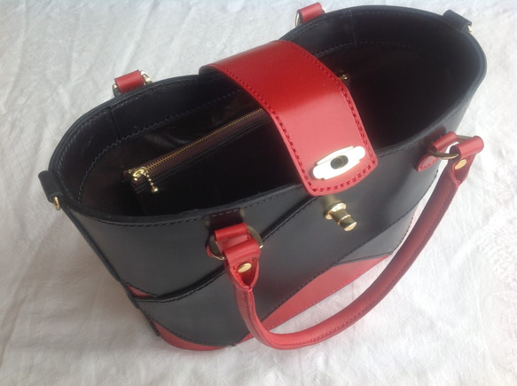 ［受注制作］ヌメ革製トートバッグ（赤&黒色・その他選択可） 4枚目の画像