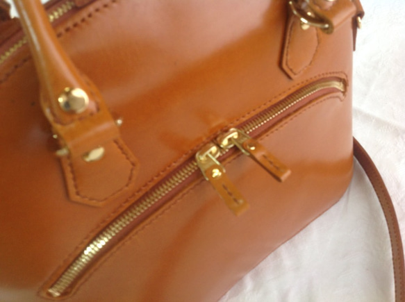 qu様ご注文のブガッティ型バッグ（外ポケット付き、キャメルブラウン色、ショルダーベルト付き） 3枚目の画像