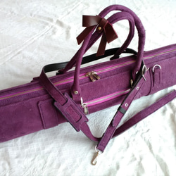La様ご注文の笛収納バッグ（鹿革・ショルダーベルト付き、パープル） 2枚目の画像