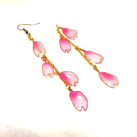 舞い散るさくらピアス ピンク