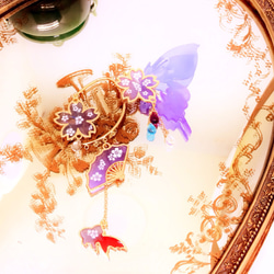 雪解け染井吉野 温度で色変化と蓄光 イヤーフック 蝶の羽根つき 着物 浴衣 和装小物 金魚 2枚目の画像
