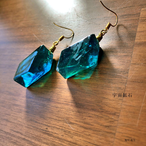 氷蓮の咲く頃に。蓮と鉱物レジンの和装小物ピアス イヤリング ピアス