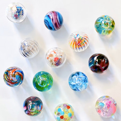 取り替えて楽しめる「ガラスマーブル」一覧 1枚目の画像