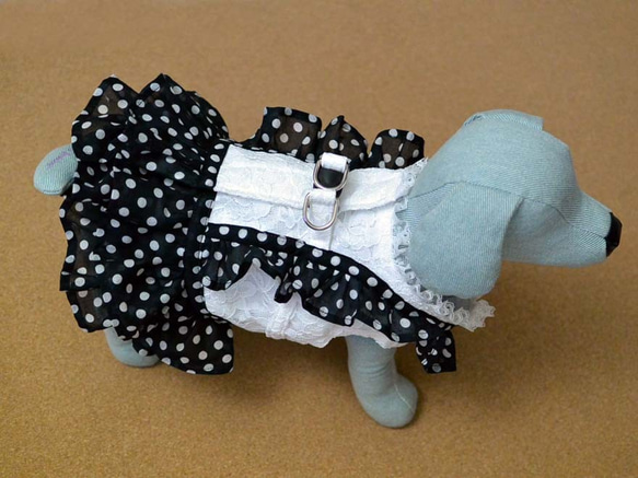 【完成品】ハーネス　小型犬用　洋服型ハーネス　おしゃれなハーネス　ワンピースタイプのハーネス　ドット柄スカート 2枚目の画像