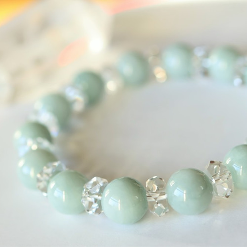 ☆高貴な麗しさを持つ秘色（ヒソク）の翡翠：10ミリ＆水晶☆…☆天然石