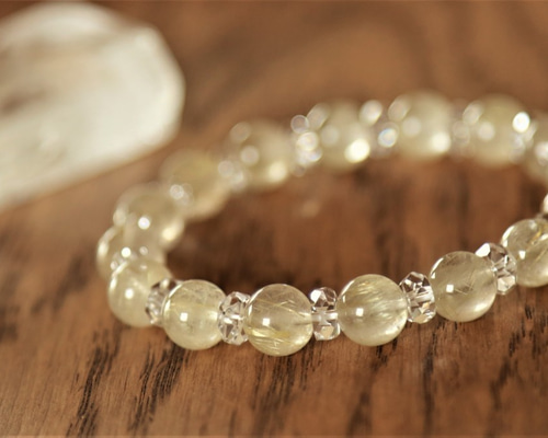 ☆なぜか優しい気持ちになります☆…☆ゴールドルチルクォーツ8.5ミリ