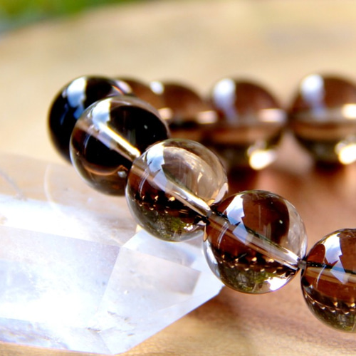 ☆西洋では魔除けの石としてお守りとして人気の石です☆…☆スモーキー