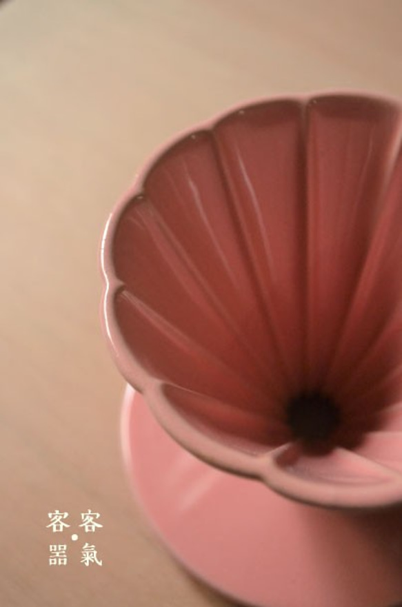 唇蜜粉菊形長肋咖啡濾杯 第3張的照片