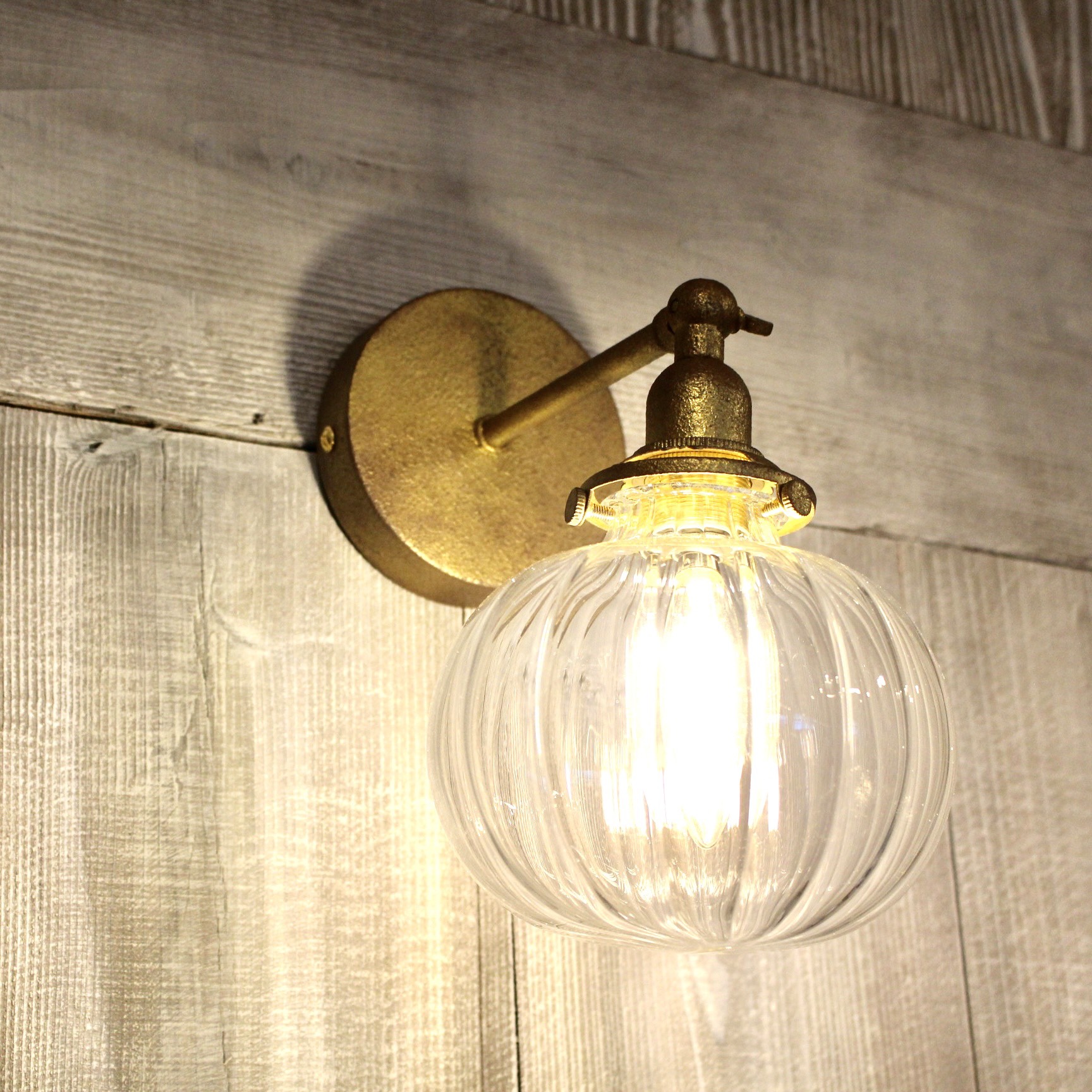 レトロでこぶりなシェードのブラケットライト【受注生産】 16,100円