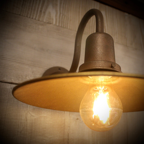 ノスタルジックな外灯／【古塗装 真鍮色】 シーリングライト
