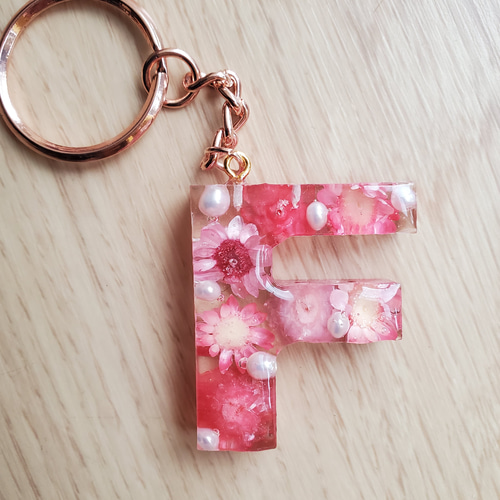 レジン　ハンドメイド　オーダー　イニシャル　キーホルダー　チャーム　押し花 イニシャル イニシャルキーホルダー ハンドメイド レジン 押し花