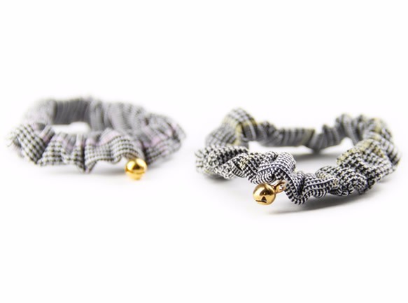 子猫用首輪｜鈴付きシュシュタイプ（ピンクグレンチェックSサイズ） 1枚目の画像