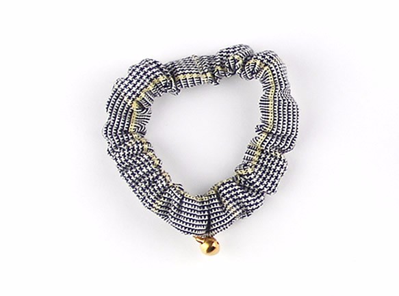 子猫用首輪｜鈴付きシュシュタイプ（ピンクグレンチェックSサイズ） 2枚目の画像