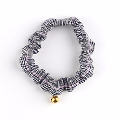 子猫用首輪｜鈴付きシュシュタイプ（ピンクグレンチェックSサイズ） 3枚目の画像