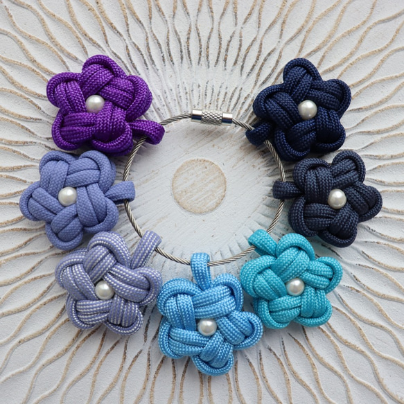 パラコードのお花チャーム：ブルー系 ペット服・アクセサリー n＊can 