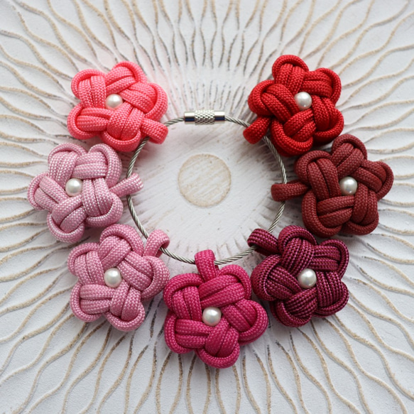 パラコードのお花チャーム：レッド系 ペット服・アクセサリー n