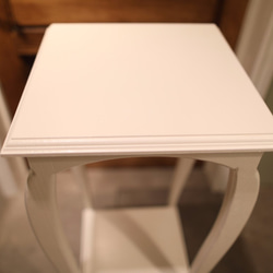 真っ白の猫足コーナーテーブル 6枚目の画像