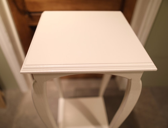 真っ白の猫足コーナーテーブル 6枚目の画像