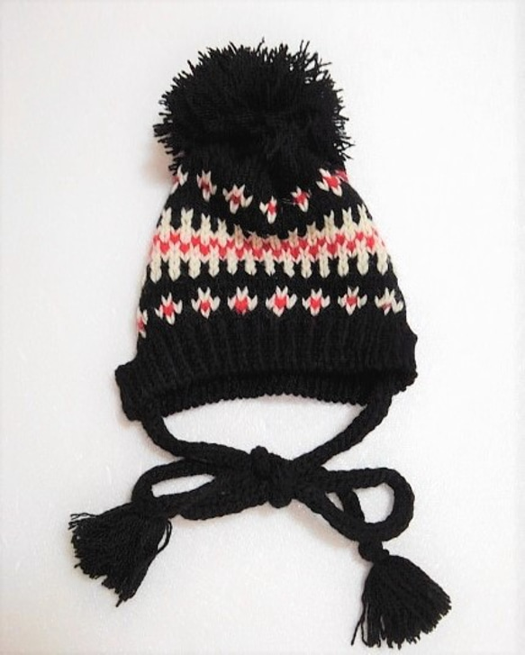 黒地に白、赤の編み込み柄のワンちゃん帽子（CAP－２３） 3枚目の画像