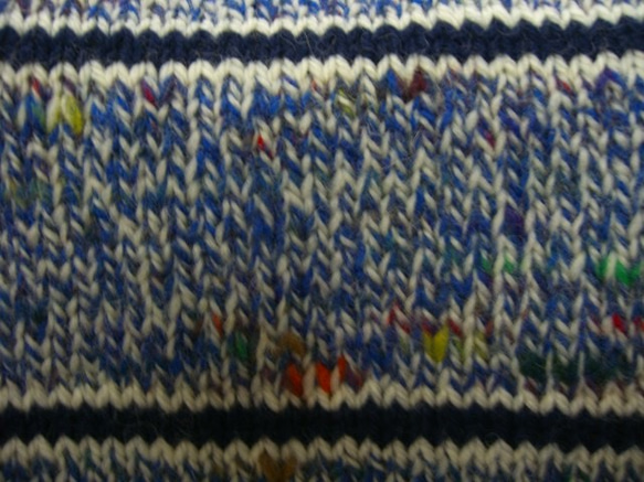 ブルー系のツイード糸でシンプルなセーター(SM-1647) 5枚目の画像