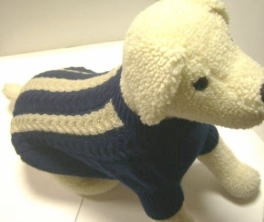 紺色にベージュの縄編みのセーター(M-1199) 4,480円