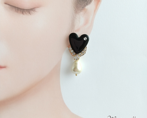 ピアス ハート 矢 黒 白 ビジュー シンプル ワンポイント ピアス
