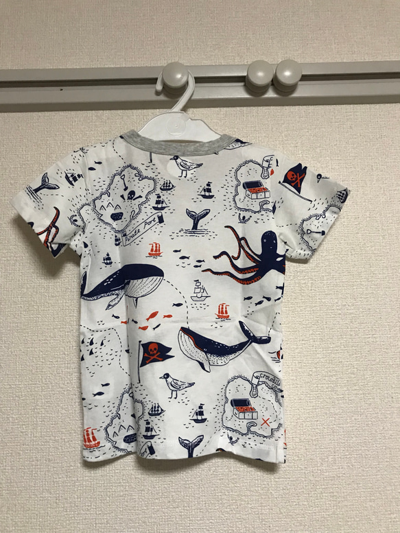 海の冒険をあしらったキッズTシャツ 2枚目の画像