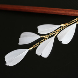 white＊fairy hair stick＊木のかんざし＊花びらみたいなフェザー 9枚目の画像