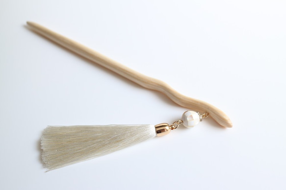 tassel hair stick＊white＊手彫りのかんざし＊ひのき＊モザイクシェル＊タッセル 1枚目の画像